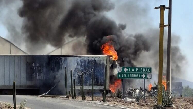 Capturan a miembros del CJNG y se desatan bloqueos y balaceras en Michoacán