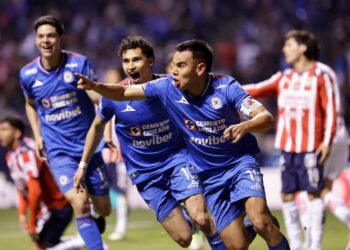 Sufre el Cruz Azul y empata 2 a 2 con el Guadalajara plagado de jovencitos