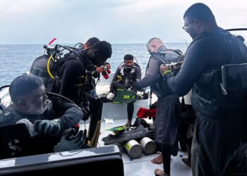 Buzos de élite van a peligrosa misión para recuperar  restos de turistas italianos en Maldivas