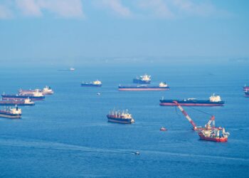 “Guiará” EU a barcos por estrecho de Ormuz, en una misión defensiva para proteger su navegación