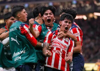 Chivas a semifinales, pasa por encima de Tigres que no resistió la presión