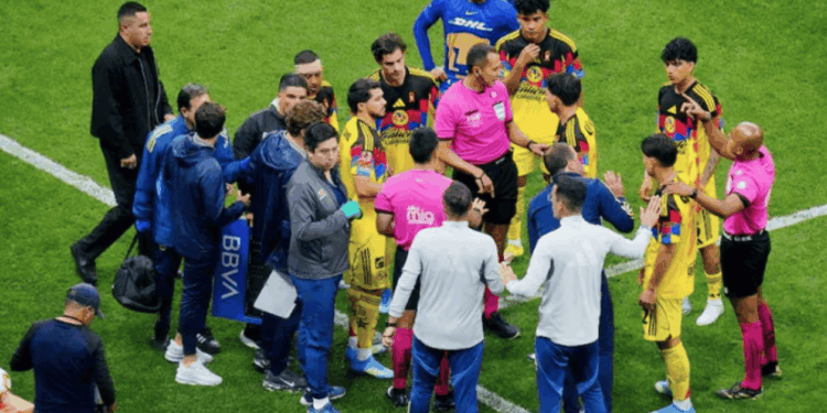 Formaliza Pumas queja por alineación indebida del América