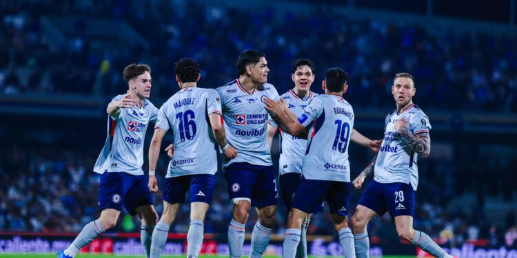 Cruz Azul Campeón, levanta la Décima y silencia CU