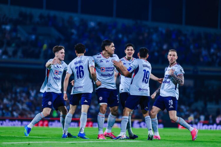 Cruz Azul Campeón, levanta la Décima y silencia CU