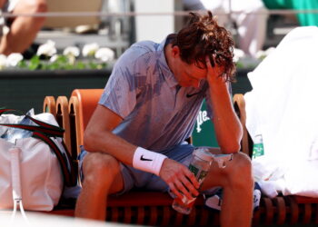 Cae el número uno Jannik Sinner ante el calor y frente a Cerúndolo