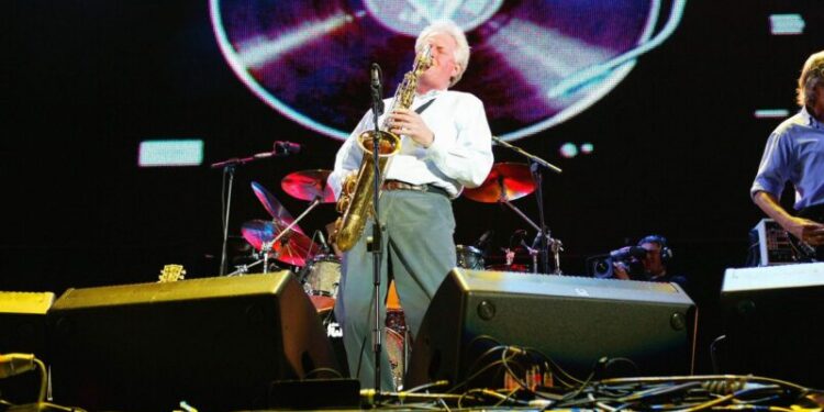 Muere Dick Parry legendario saxofonista, histórico colaborador con Pink Floyd