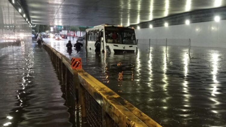 Lluvias vuelven a desquiciar la CDMX este martes