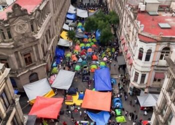 Muere maestro de la CNTE en plantón en Centro Histórico