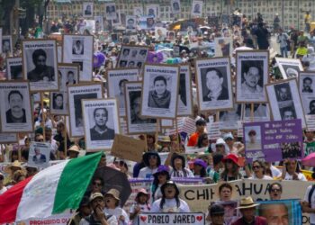 Años sin celebrar, miles de madres marchan en la CDMX por sus hijos desaparecidos