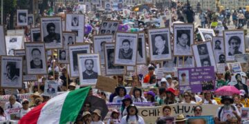 Años sin celebrar, miles de madres marchan en la CDMX por sus hijos desaparecidos