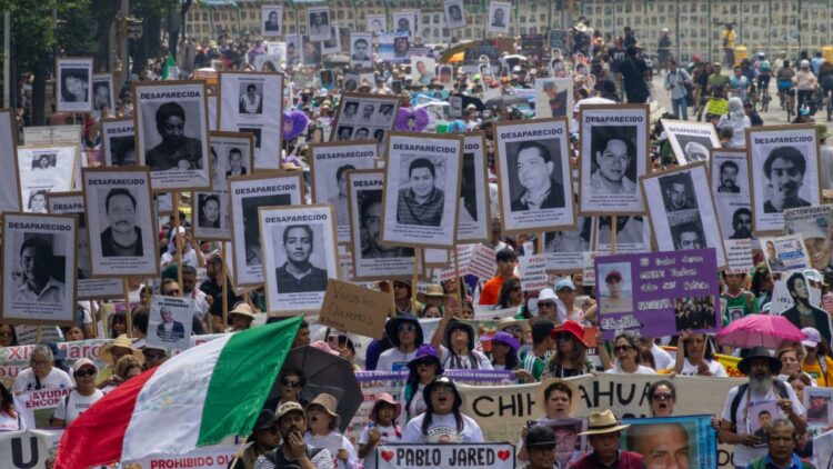 Años sin celebrar, miles de madres marchan en la CDMX por sus hijos desaparecidos