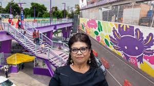Acusa Clara Brugada campaña en su contra por pintura morada