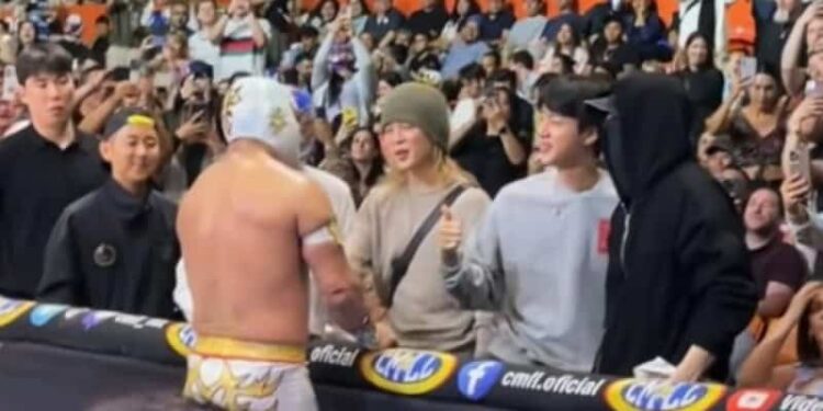 Cuatro BTS disfrutan de las luchas en la CDMX