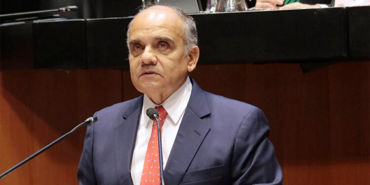 Senador pide renuncia de Mario Delgado a la SEP por pifia con el fin del ciclo escolar
