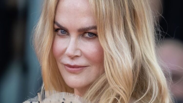 Salud y temas personales no la apagan, Nicole Kidman brilla