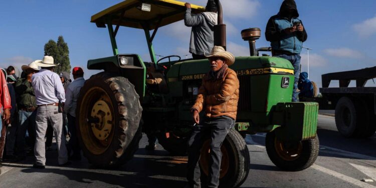 Se plantan agricultores por Secretaría de Gobernación y frente a la SADER