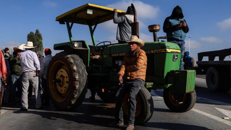 Se plantan agricultores por Secretaría de Gobernación y frente a la SADER