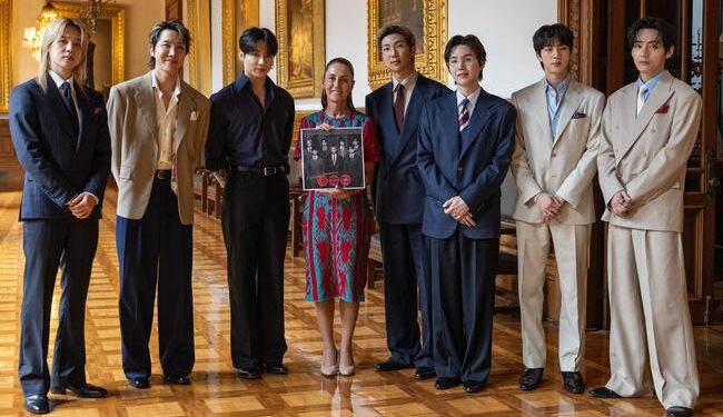 El grupo BTS llega a Palacio Nacional