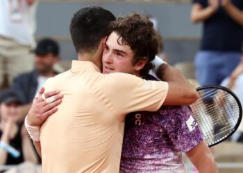 Batacazo en Roland Garros, João Fonseca de 19 años le gana a Djokovic