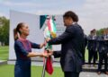 Presidenta abandera al TRI, Memo Ochoa recibe el lábaro patrio