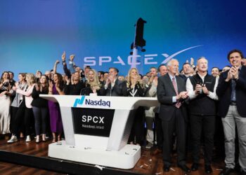 SpaceX hace un debut histórico en la bolsa