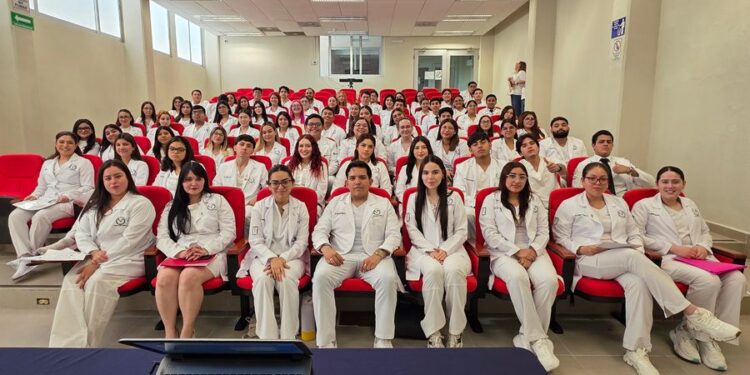 Egresados de Medicina de la UAT obtienen 276 plazas para internado médico