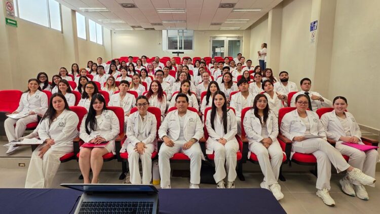 Egresados de Medicina de la UAT obtienen 276 plazas para internado médico