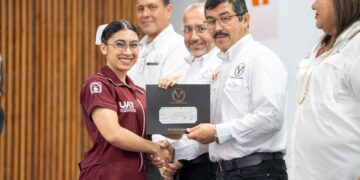 Reconoce la UAT excelencia académica con la entrega de más de 600 becas y estímulos educativos