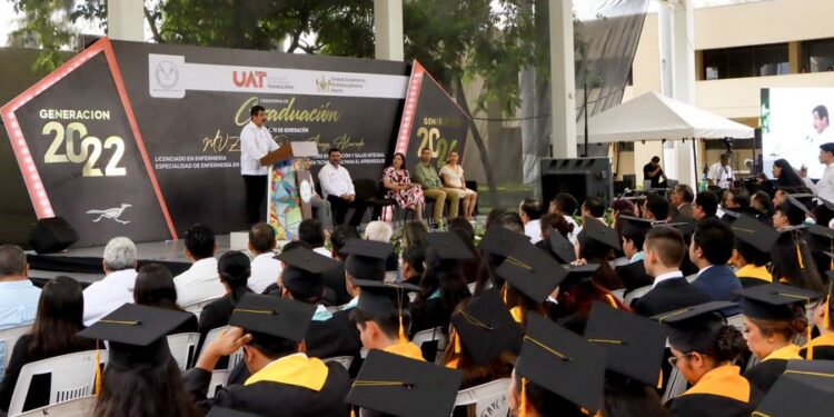 Entrega la UAT en la UAM-Mante nuevos profesionales de la salud y la educación