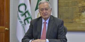 Ahora el viajero en primera clase es Manuel Bartlett exdirector de CFE con AMLO