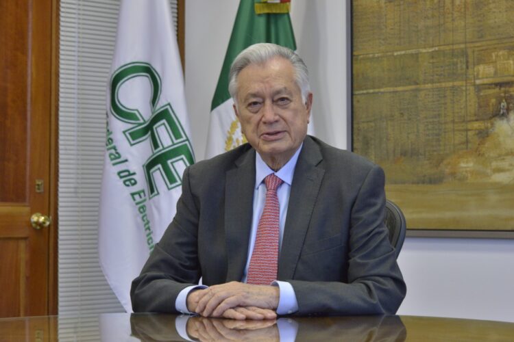 Ahora el viajero en primera clase es Manuel Bartlett exdirector de CFE con AMLO