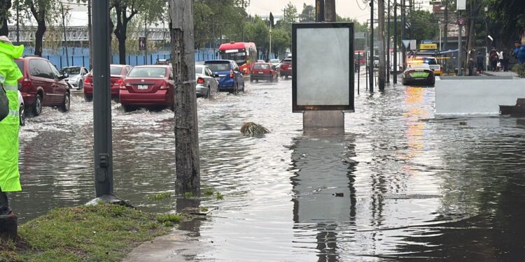 Impactan lluvias al sur de la CDMX, se activa alerta roja