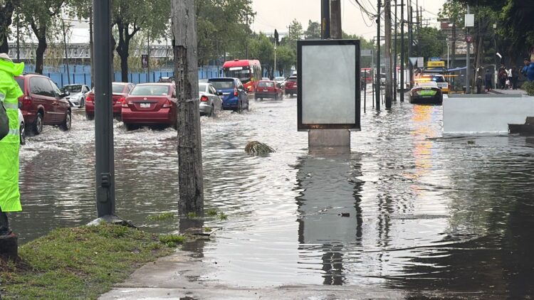 Impactan lluvias al sur de la CDMX, se activa alerta roja