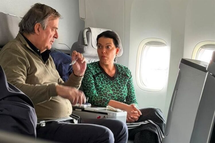 Viaja Marcelo Ebrard en clase ejecutiva en vuelo comercial rumbo a Alemania