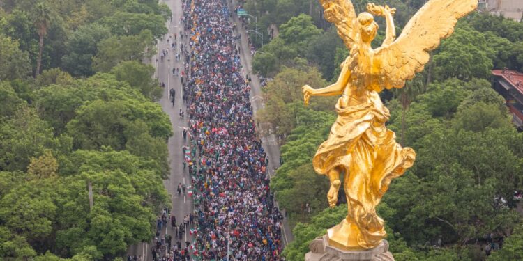 Hace historia la Ciudad de México con la ola más grande del mundo