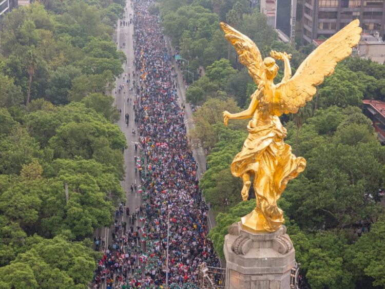 Hace historia la Ciudad de México con la ola más grande del mundo