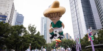 “La pelota vuelve a casa”, gran desfile mundialista en CDMX