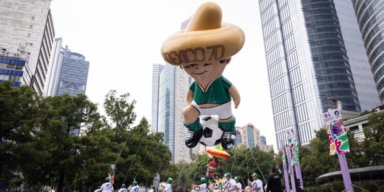 “La pelota vuelve a casa”, gran desfile mundialista en CDMX