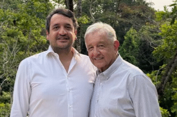 López Obrador y López Beltrán desde «La Chingada»
