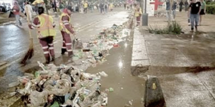 40 toneladas de basura por festejos en Reforma y Zócalo por triunfo de México