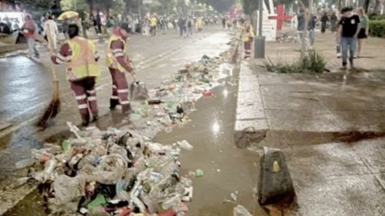 40 toneladas de basura por festejos en Reforma y Zócalo por triunfo de México