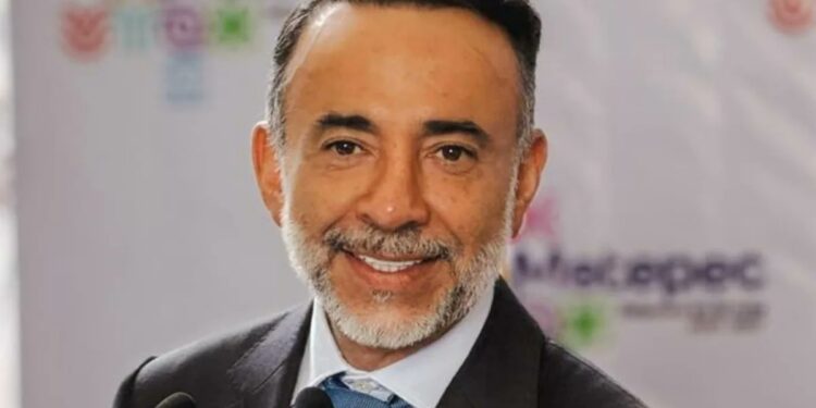 Morena pide investigar al alcalde de Metepec; ingresó a club deportivo con escoltas armados