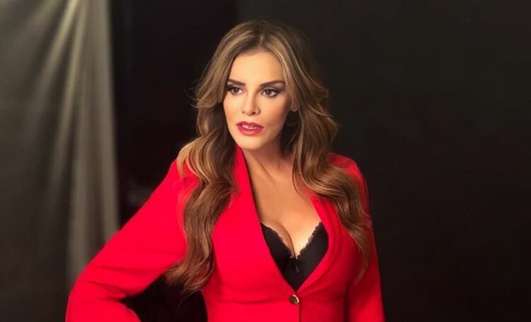 Aparatosa caída de Lucía Méndez en zafarrancho de prensa
