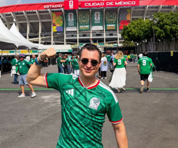 Políticos presumen selfies en el estadio en inauguración del Mundial