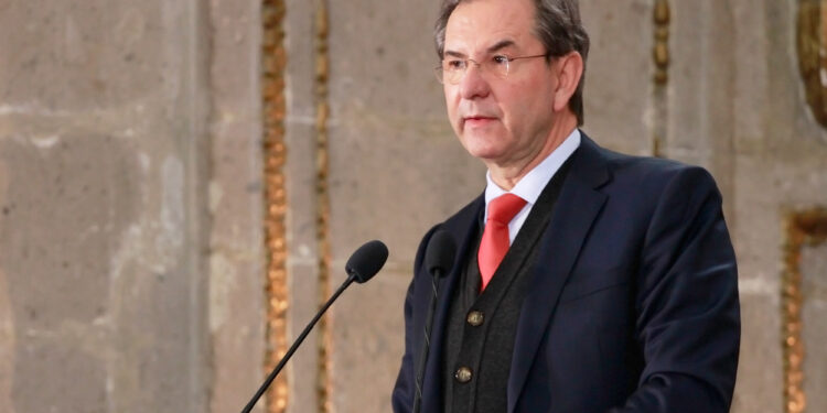 Esteban Moctezuma sería nuevo embajador ante la Unión Europea