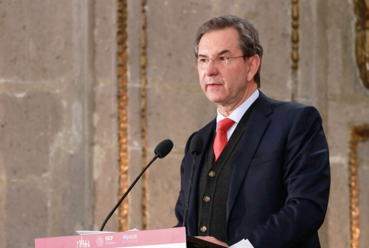 Esteban Moctezuma sería nuevo embajador ante la Unión Europea