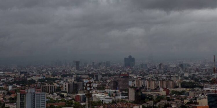 Lluvias impactan 14 alcaldías, activan alerta naranja para Iztapalapa