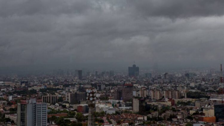 Lluvias impactan 14 alcaldías, activan alerta naranja para Iztapalapa