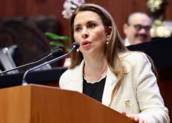 Exigen que el morenista Enrique Inzunza renuncie a su dieta como Senador