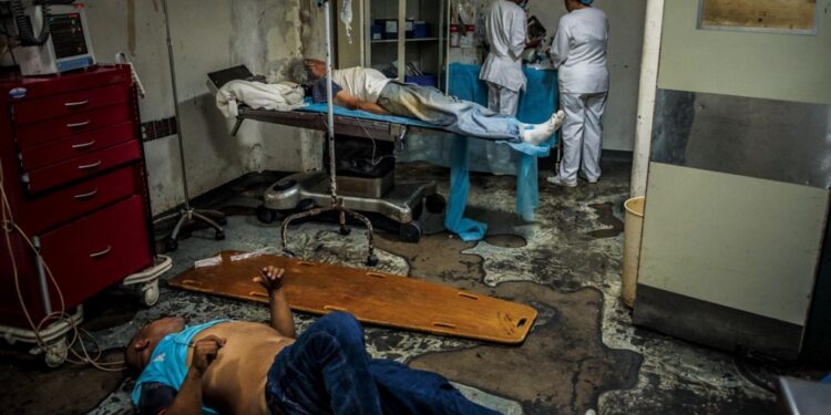 Hospitales desbordados en Venezuela: Sistema de salud con años en crisis